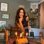 Yeşim Dalgıçer Instagram - Sürpriz deyince de @acelyatopaloglu 😍🎉🧡🎂 İyi ki doğmuşum ☺️ iyi ki @ipekonder @ozgunbyrktr @melisaksoy__ @duyguserin @ilaydacesmecioglu 🙏🏼🧡🌸✨