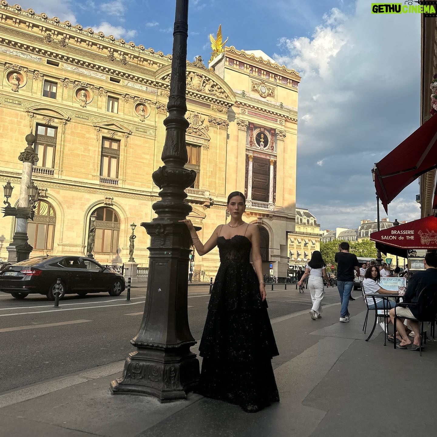Yeşim Dalgıçer - 3 Likes - #moonlifeawardsparis ✨💙 @moonlifedergi @alperalpofficial @bernamicii Paris’te gerçekleşen bu büyüleyici gecede beni En iyi yardımcı kadın oyuncu ödülü ile onurlandırdığınız için çok teşekkür ederim 🙏🏼♥️✨🧿 Emeklerinize sağlık👏🏽👏🏽👏🏽 Beni bu özel geceye hazırlayan @dressistanbul_official size de çok teşekkür ederim, Paris’te de yalnız bırakmadınız 🥰🙏🏼🌸