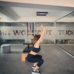 Yeşim Dalgıçer Instagram - Spor yapmak için bahane yaratmayın.Evde de yapabileceğiniz hareketler diyor @tarkanoksuz 😉 Ben zorlamayla yapabiliyorum 🙈😂 @hitworkoutstudio #ilovethisgame