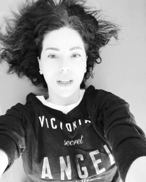 Yeşim Dalgıçer Instagram - #karantinadays 🖤🤍