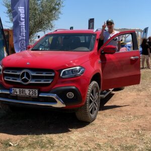 Yeşim Dalgıçer Instagram - Sanırım gönlümü kaptırdım #V6XClass 🙈😊#YapıKrediSummerEscape @yapikredisummerescapetr  @xclassturkiye @collegeema @mercedesbenzturkiye #GüçGösterisi