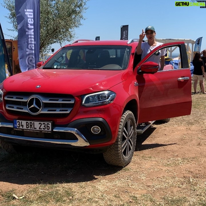 Yeşim Dalgıçer - 2.8K Likes - Sanırım gönlümü kaptırdım #V6XClass 🙈😊#YapıKrediSummerEscape @yapikredisummerescapetr @xclassturkiye @collegeema @mercedesbenzturkiye #GüçGösterisi