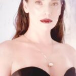 Yeşim Dalgıçer Instagram - Bu güzel ekibe, bu keyifli çekim için teşekkürler. Ellerinize sağlık 🙏🏼😍🎉🌸 @damlaess @busraissik @halitnasoffical @sabitakkaya @mua.pelintamkosar @radissonbluottomare @begooommm @dilayelkenci @basakgunesberk