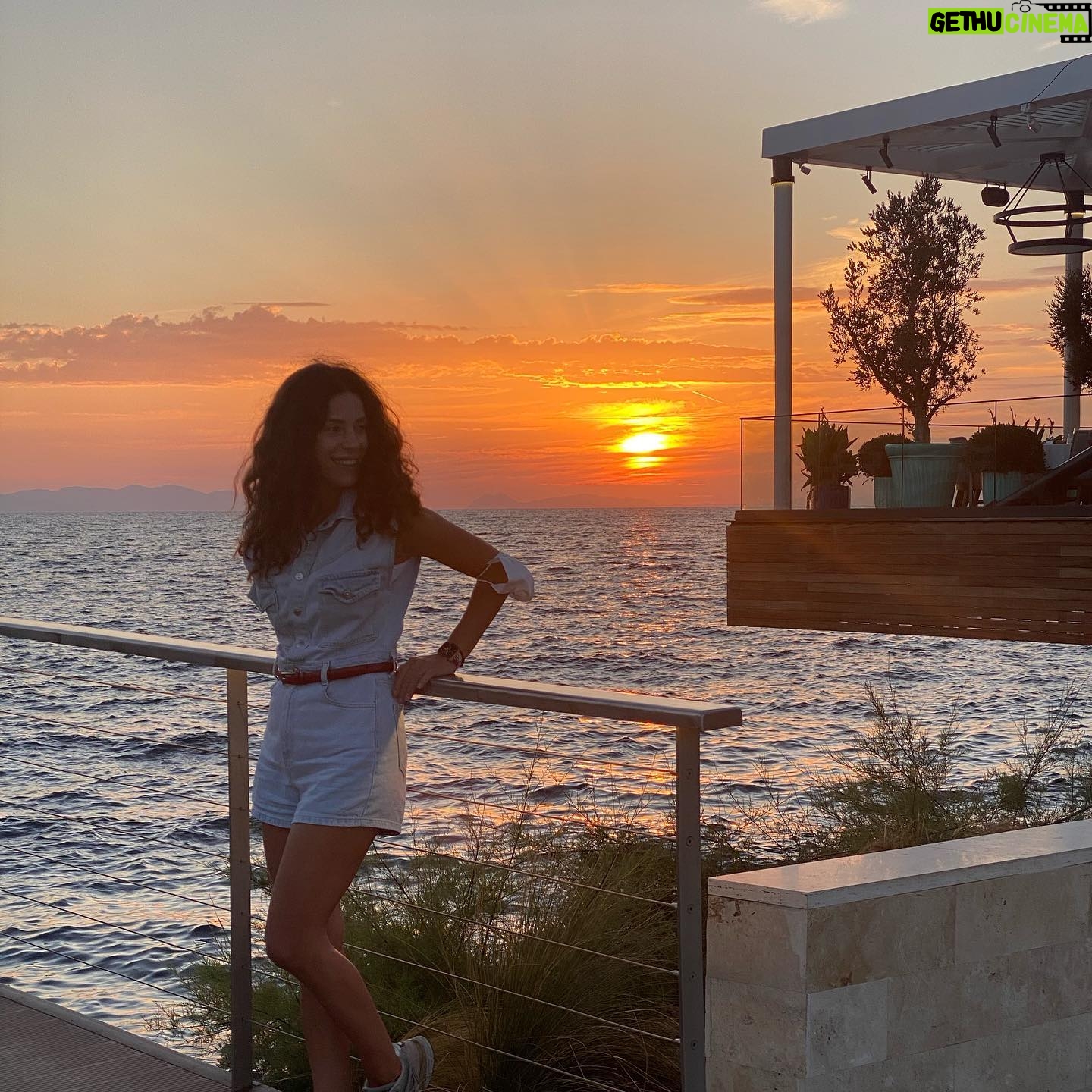 Yeşim Dalgıçer - 3K Likes - #beforesunset 🧡