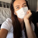 Yelena Isinbayeva Instagram - 🥇Олимпиада закончилась. Три недели пролетели как один день… Помню, будучи спортсменской, время всегда тянулось невыносимо долго. Приходилось сдерживаться в эмоциях, положительных и негативных до старта. За здоровьем всегда нужно было следить в 100 раз внимательней, чем обычно, так как на пике формы прилипала любая простуда… И ещё, всегда смотрела в оба, чтобы никто ничего не подсыпал… А вот будучи зрителем, олимпиада пронеслась со скоростью света…. ⠀ И снова нахожусь в ожидании чуда, только теперь зимнего! 😍 ⠀ А как вы, дорогие подписчики, ждёте Пекин 2022?🤗😍 ⠀ #исинбаева#isinbaeva#sport#спорт#олимпиада#travel#flight