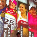 Yelena Isinbayeva Instagram - ❗️Amigos, en pocas ocasiones reacciono a alguna noticia o artículo relacionados con mi nombre… Pero esta vez he decidido poner los puntos sobre las íes para todos los que están interesados en este tema y para los que les interesa la verdad. Así que, para empezar, me presento de nuevo. Yo, Yelena Isinbaeva, leyenda del atletismo mundial / salto con pértiga. Desde los 5 hasta los 15 años me dediqué a la gimnasia deportiva, tengo la categoría de Maestro del deporte. Desde los 15 hasta los 34 años me dediqué al salto con pértiga. A los 20 años conseguí mi primer récord del mundo de salto con pértiga de 4.83. A los 21 años (2004) gané mi primer de oro olímpico con un nuevo récord mundial de 4.91. A los 22 años entré en la historia del atletismo mundial y del deporte en general, como la primera mujer que realizó un salto de 5 metros. (P.S. para todos los interesados, Youtube les puede ayudar, comprueben los hechos). A los 26 gané mi segundo oro olímpico con un nuevo récord mundial de 5.05. A los 30 (año 2012) con un desgarro muscular gané la medalla de bronce en la Olimpiada de Londres. Durante mi carrera conseguí 30 récords mundiales, gané 7 Campeonatos del Mundo, 2 Campeonatos de Europa, Copa del Mundo. Fui declarada la mejor deportista del planeta. El vigente récord del mundo en salto con pértiga femenino de 5.06 m. sigue perteneciéndome, desde hace ya 11 años. Se me han concedido los más grandes premios por los enormes logros deportivos, también a nivel internacional (dos veces se me ha considerado la mejor deportista del planeta LAUREUS WORLD SPORT AWARD, se me ha concedido el Premio Príncipe de Asturias (en estos momentos Rey de España Felipe VI, por mis grandes méritos deportivos), considerándome la mejor deportista de Europa muchos años consecutivos. Continuación del texto en el carrusel…