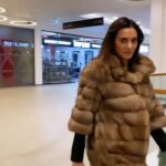 Yelena Isinbayeva Instagram - 💭Пройти по подиуму - моя мечта! 🙇‍♀️ В настоящее время ее достичь гораздо легче. ⠀ Идеалы красоты сдвинулись в сторону естественности и уникальности каждой модели. Привычные нам стандарты 90х60х90, уже вторичны! ⠀ Ну а пока модные дома готовят свои предложения, я дефилирую в торговом центре и представляю вам себя любимую 😅😌 ⠀ 💭Walking down the podium is my dream! 🙇‍♀️ Currently, it is much easier to achieve it. ⠀ The ideals of beauty have shifted towards the naturalness and uniqueness of each model. The 90x60x90 standards we are familiar with are already secondary! ⠀ Well, while fashion houses are preparing their proposals, I'm defiling in the shopping center and introducing myself to you 😅😌 ⠀ #исинбаева#isinbaeva#model#sport#fun#mood#moscow