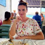 Yelena Isinbayeva Instagram - 👒В такие моменты понимаешь, 25 лет профессионального спорта не прошли зря!🙏🏻 ⠀ Спасибо СПОРТУ за безграничные возможности. Счастье путешествовать, изучать языки, знакомиться с культурой других людей и стран. Спасибо за здоровый образ жизни, за закаленный характер, за умение преодолевать трудности. А главное, за умение ценить своих любимых и близких, свою поддержку и опору… ⠀ И счастье, разделить эти тёплые моменты с семьей! ❤️ ⠀ At such moments, you understand that 25 years of professional sports have not been in vain!🙏🏻 ⠀ Thank you to SPORT for the limitless opportunities. The happiness of traveling, learning languages, getting acquainted with the culture of other people and countries. Thank you for a healthy lifestyle, for a hardened character, for the ability to overcome difficulties. And most importantly, for the ability to appreciate your loved and support… ⠀ And happiness, to share these warm moments with your family! ⠀ #isinbaeva#исинбаева#family#travel#foodblogger#seafood#путешествия