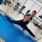 Yelena Isinbayeva Instagram - Как вы считаете, на сколько важна в жизни, гибкость тела? ⠀ Жду ваши ответы 👇🏻 ⠀ How much do you think the flexibility of the body is important in life? ⠀ Waiting for your answers 👇🏻 ⠀ #isinbaeva#исинбаева#flexible#sport#fitness#bodyandmind#sport