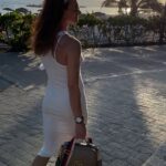 Yelena Isinbayeva Instagram - 🏝 💼=? Ваши варианты ответа?! 😌 #исинбаева#isinbaeva