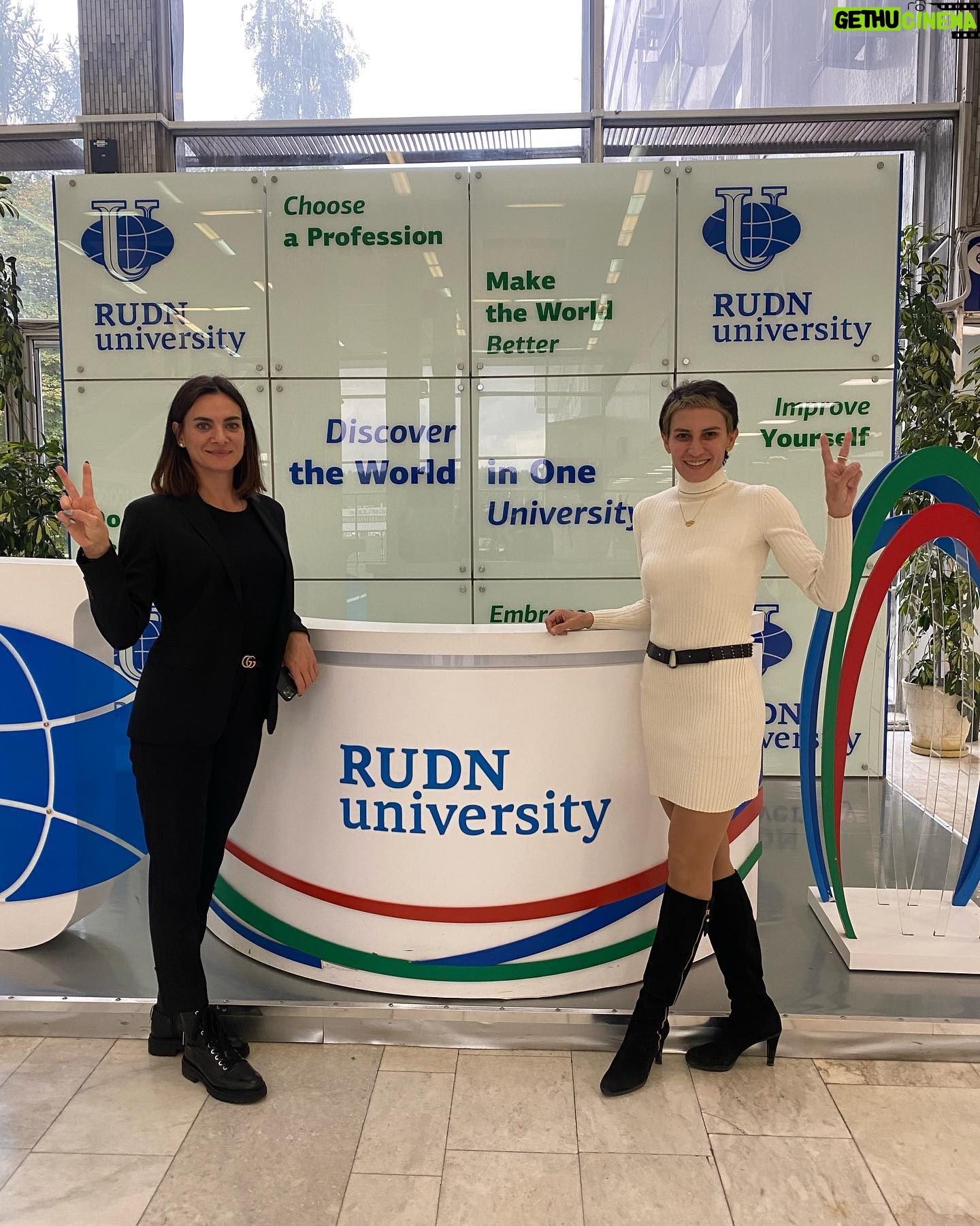 Yelena Isinbayeva Instagram - Сегодня была в гостях в @rudn_university у @talenik. Поговорили о студенческом спорте, о перспективах развития спорта в университете, о трудностях и целях на будущее. ⠀ #исинбаева#isinbaeva#rudn_university#studsport#friends#style#спорт