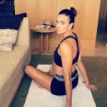Yelena Isinbayeva Instagram - 🧘🏻‍♀️Сегодня был, своего рода восстановительный день! Мне нужно больше сил и эмоции, чтобы поддерживать нашу команду! Активная тренировка и растяжка, помогают мне наполнится. ⠀ А что помогает вам, друзья? ⠀ 🧘🏻‍♀️Today was kind of recovery day for me… I need more emotions to share with our ROC TEAM! Physical activity and stretching help me to fulfill my body and mind! ⠀ And what help you dear friends? ⠀ #isinbaeva#исинбаева#sport#olympics#спорт#perfect#fitness