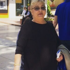 Yeliz Şar Instagram - Hayatta kelimelerle anlatamadığım tarifi olmayan sevgimin sahibi annemmmm..neşem,dünyam,küçük kızım,sarı prensesim Allah'a binlerce kere şükürler olsun ki senin kızınım🙏💗canımın en içi anneler günün kutlu olsun🙏🙏💗💗💗😍😍😍😘😘😘#Şule Şar#