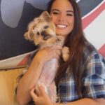 Yeliz Şar Instagram - Canım kızım bizi bırakıp gittiğine hala inanamıyorum..sensizlik çok zor..bana koşulsuz sevilmeyi sevmeyi öğrettin..seni hiç unutmayacağım ve hep çok özleyeceğim…sen muhteşem bir kızdın beni görünce dans etmen,usluluğun,bakışın,oburluğun,tatlılığın…huzur içinde uyu Mia bal küpüm💗🙏