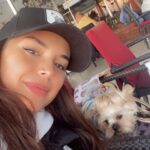 Yeliz Şar Instagram - Canım kızım bizi bırakıp gittiğine hala inanamıyorum..sensizlik çok zor..bana koşulsuz sevilmeyi sevmeyi öğrettin..seni hiç unutmayacağım ve hep çok özleyeceğim…sen muhteşem bir kızdın beni görünce dans etmen,usluluğun,bakışın,oburluğun,tatlılığın…huzur içinde uyu Mia bal küpüm💗🙏