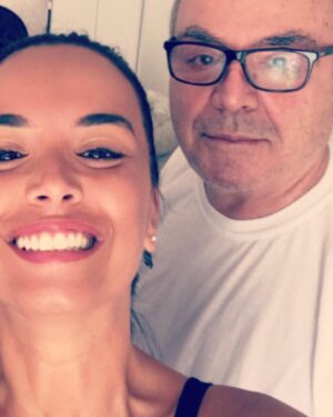 Yeliz Şar Instagram - Canımın en içi,dünyam bugün senin doğum günün ama sen yoksun..çok özledim babammmmmm..Nur içinde uyu bitanem seni çok seviyorum...şimdi olmasanda iyi ki doğmuşsun ve benim babam sen olmuşsun..bir kere daha dünyaya gelsem senin kızın olmak isterdim dünyam lokum babam🙏❤️