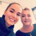 Yeliz Şar Instagram - Anneler günün kutlu olsun olsun biricik annem,sırdaşım,dostum💖karşılıksız tek seven beni benden daha çok düşünen biriciğim iyi ki senin kızın olmuşum sonsuz sevgin için teşekkürler🧿seni çok çok çok seviyorum💖🧿😘