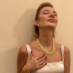 Yeliz Doğramacılar Instagram - 🕊️🍀🤍🎉🇹🇷 Elbisem : @daisymdaa Takılarım :@aydin.altunbuken @tuajewelry Saç : @ulasetike Makyaj : @makeupmeryemuyan Asistanım : @elbikayhan Güzelliğimin sırrı ☺️ : @goldenblackadana @drbuketsenkaya Ekibim 🙏🏽🙏🏽🍀🍀💫💫