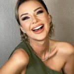 Yeliz Doğramacılar Instagram - 💚 Makeup : @meryemuyanmakeupstudyo Saç : @ozhankeles & @ulasetike Kıyafet : @baharerturkboutique