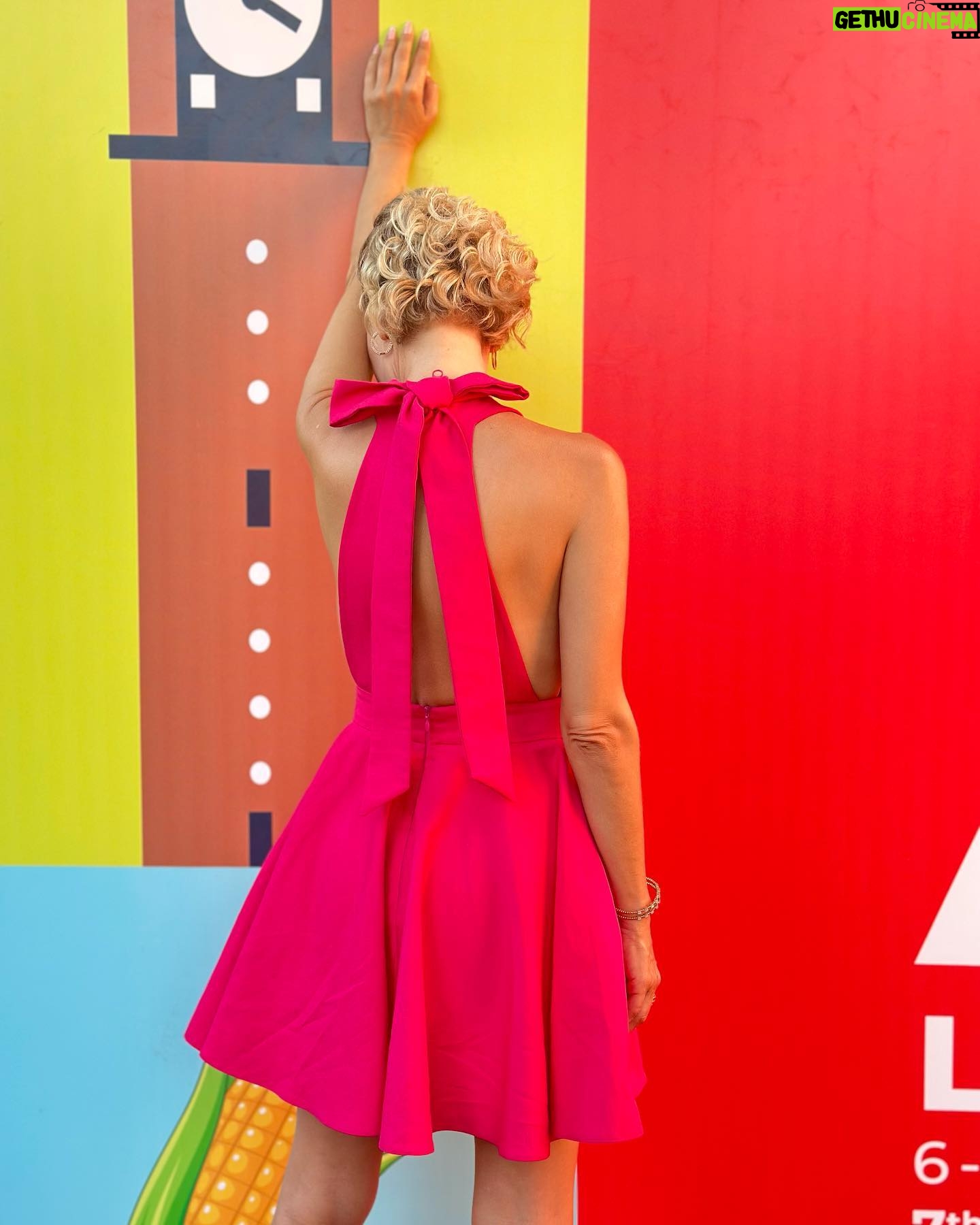 Yeliz Doğramacılar Instagram - Pembeler aşkına 💖 Uluslararası Lezzet Festivalinde 2️⃣ Gün 🌸 @sofaratelier 👗 @nazsfashion 👠 @navetbyersin 💎 @ulasetike 👩🦳 @makeupmeryemuyan 💄 @goldenblackadana 👸🏼 @elbikayhan 💕 @tobeyou___ 💃