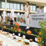 Yeliz Doğramacılar Instagram - 12.Uluslararası Portakal Çiçeği Karnavalınında 6. Kez düzenlenen Portakallı Lezzetler yarışması sunumundan..Emeği geçen herkese teşekkürler @tayyarzaimoglu @ahbozkurt001 @turkiye_kulturyolu @nisandaadanada 🍊🍊 Adana 🧡🧡