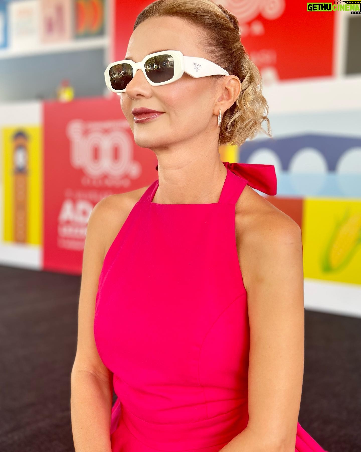Yeliz Doğramacılar Instagram - Pembeler aşkına 💖 Uluslararası Lezzet Festivalinde 2️⃣ Gün 🌸 @sofaratelier 👗 @nazsfashion 👠 @navetbyersin 💎 @ulasetike 👩🦳 @makeupmeryemuyan 💄 @goldenblackadana 👸🏼 @elbikayhan 💕 @tobeyou___ 💃