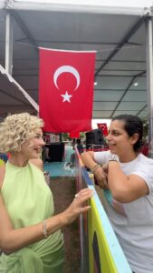Yeliz Doğramacılar Instagram - Canım ünlü arkadaşım @yelizdogramacilar beni de anıns eder misin? #yelizdoğramacilar #adana #adanalezzetfestivali