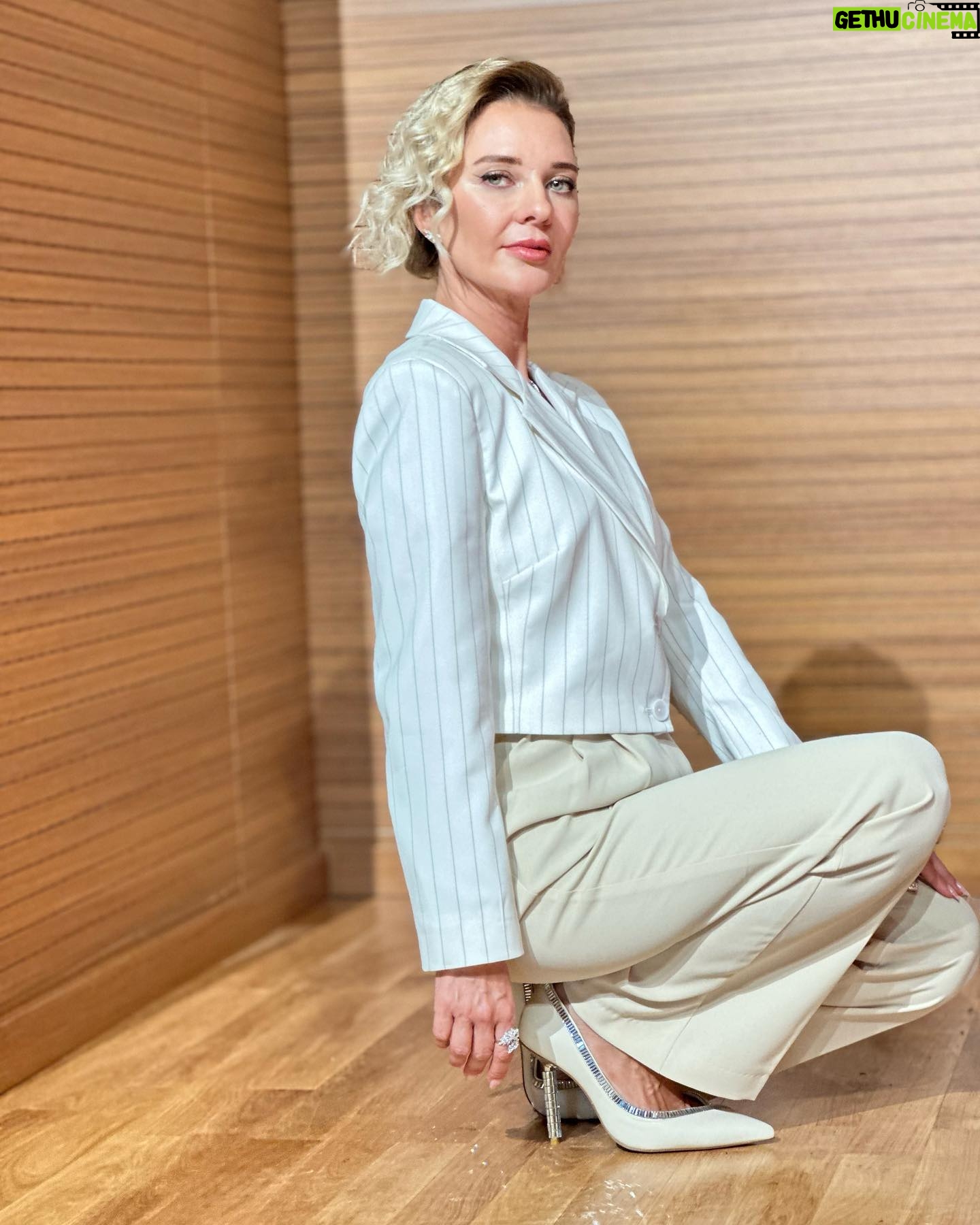 Yeliz Doğramacılar Instagram - 7.Uluslararası Adana Lezzet Festivali 🤍 Ekip 🙏🏽💫🍀🌸 @ulasetike 💫saç @nazsfashion 💫ayakkabı @sofaratelier💫 kıyafet @glcinygz.1 💫makyaj @navetbyersin💫 takılar @elbikayhan💫 sağ kolum @goldenblackadana 💫 güzelligim sebebi @drbuketsenkaya 💫 canım doktorum