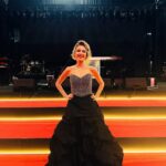 Yeliz Doğramacılar Instagram - Adana Hacı Sabancı Organize Sanayi 50.yıl kutlaması ve balo yemeği 🎤 Elbise : @daisymdaa Makyaj : @__gamzebayindir__ Takılar : @navetbyersin Saç : @kuaforkenanbayindir Fotograflar : @muhammed_ali_fotografcilik Organizasyon : @openorganizasyon Ekip : ⭐️⭐️⭐️⭐️⭐️ 🌺🌺🌺🌺🙏🏽🍀
