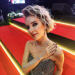 Yeliz Doğramacılar Instagram - Adana Hacı Sabancı Organize Sanayi 50.yıl kutlaması ve balo yemeği 🎤 Elbise : @daisymdaa Makyaj : @__gamzebayindir__ Takılar : @navetbyersin Saç : @kuaforkenanbayindir Fotograflar : @muhammed_ali_fotografcilik Organizasyon : @openorganizasyon Ekip : ⭐️⭐️⭐️⭐️⭐️ 🌺🌺🌺🌺🙏🏽🍀