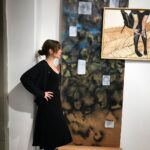 Yeliz Kuvancı Instagram – Resimle fotografim var cunku canimin ici #zeynepbeler #beachcomber sergisiyle @krankartgallery de🎈
