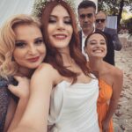 Yeliz Kuvancı Instagram – Madem birinci olduk, biraz setten fotoğraf ? 🙋🏼‍♀️🤍🥳 

#sadakatsiz