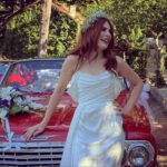 Yeliz Kuvancı Instagram – Madem birinci olduk, biraz setten fotoğraf ? 🙋🏼‍♀️🤍🥳 

#sadakatsiz