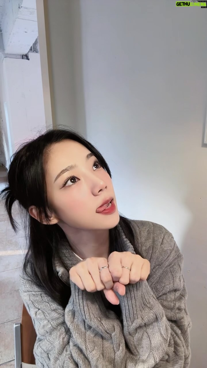 Yeoreum Instagram - 꽁꽁 얼은 이여름 위로 한강이 지나갑니다 🐈⬛🧊🥶