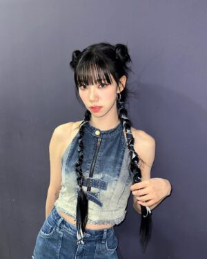 Yeoreum Instagram - 🍗💙👖