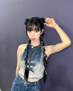 Yeoreum Instagram - 🍗💙👖