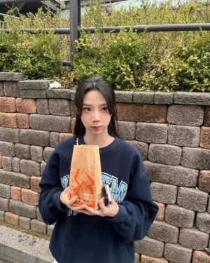 Yeoreum Instagram - 🦀🏉🐚