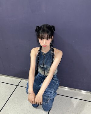 Yeoreum Instagram - 🍗💙👖