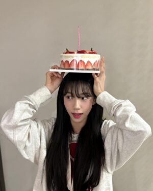 Yeoreum Instagram - 🎂HBD to Me🎂
하루종일 사랑 듬뿍 받은 오늘 하루!!