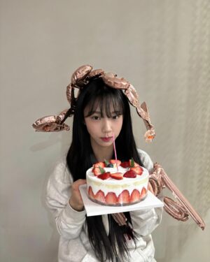 Yeoreum Instagram - 🎂HBD to Me🎂
하루종일 사랑 듬뿍 받은 오늘 하루!!