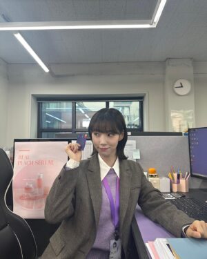 Yeoreum Instagram - 잔뜩 행복했던 이주하대리😺