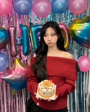 Yeoreum Instagram - 🎂HBD to Me🎂
하루종일 사랑 듬뿍 받은 오늘 하루!!