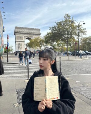 Yeoreum Instagram - Paris🥖