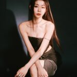 Yi-Ruei Chen Instagram - 最後 我們都會在 用心愛你的人 身邊 Photo:@ililyyy Stylist:@stylistlun716 Makeup&hair:@dora_lin_siyun Dress: @chowdeshomme Accessories: @recoverydesign @cloud_by_cloud Shoes: @charleskeith_tw