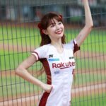 Yi-Ruei Chen Instagram - 這是一杯波哥、一碗小茂屋鍋燒意麵加辣🌶️ 這裡是我還是一顆小豆苗時，慢慢成長的地方🌱 在我一點都不起眼時，你們把我當成寶藏， 細心呵護、支持，陪伴我成長茁壯！ 謝謝 @endooooooooo 當時願意種下這顆種子 讓我有機會發光發熱， 一直感激在心❤️ 坐在場邊的時候，望著對面橘色團結的應援海， 聽見那既熟悉又遙遠的音樂聲， 回想著跟大家一起擁有的點點滴滴， 依舊熱切感動。 當初沒有機會跟大家好好道別， 沒想過會有這麼一天， 能再站上台南棒球場的看台應援✨ 看見好久不見的老屁股、難得相見的獅迷們 穿著獅隊球衣舉我的毛巾為我應援！😭🥹 太太太溫暖～～～就跟台南的太陽一樣🌞 謝謝來看我們、幫我們加油的大家🫶 2024.4.16、17是樂天桃猿第一次在台南的主場球賽， 這是第一次，也可能是最後一次， 這兩天的回憶真的很珍貴， 會放在我心裡一輩子✨ 因為有了10號隊友遠道而來一起加油、 傑哥跟應援團奮力的打鼓，抗著我們的氣勢 雖然沒有贏，但是路很長，還沒有輸， 我們一定要更團結💪再接再厲 繼續突破，再戰起來！ 主場見🐒⚾️❤️‍🔥