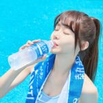 Yi-Ruei Chen Instagram - 📢Yoooo！夏天又有新挑戰，今年我將擔任2024寶礦力路跑大使💪 第六屆寶礦力路跑POCARI SWEAT RUN將於10/5開跑啦！ 📅報名時間：5/20~8/9 🔗 報名網址：https://reurl.cc/MO0774 繼上次挑戰了福島的5K路跑後，這次我要跟大家一起挑戰4K💪有沒有人要報名跟我一起跑的呀！？🤩 🏃🏻今年一樣有分『實體 線上』兩種跑法，4K/10K/21K三種組別自由選擇：實體在大佳河濱公園舉辦，線上則自選場地/路線，並在指定時間內完賽。 這是我第一次以大使身份參加的路跑，興奮又緊張之餘，也要開始訓練了！ 炎炎夏日要來了，補充水分及電解質是必要的。幸好有寶礦力水得陪我，給我專業級的補水力。寶礦力是各大馬拉松賽事的補給站飲料，成分接近人體水分，補水效果又好又快，真的解身體的渴💧 今年寶礦力路跑的主題是【六年祭】，報名就送超值又好看的物資：紀念T恤🎽、折疊環保杯🥤、運動踝襪🧦、帆布包、運動方巾，以及GASTBY抗菌溼紙巾、撒隆巴斯舒緩小禮、摩曼頓優惠卷、SOYJOY大豆營養棒、MATCH瑪綺機能氣泡飲等好禮。今年還有特別的客製獎牌🏅，除了能刻指定姓名外，五人還能湊成完整拼圖🧩比賽當天也會有各種表演和拍照區，重現熱鬧祭典氛圍，一定要一起來感受🥳有太鼓及阿波舞，當然還有我！為你應援💪 🌎特別提醒！今年的寶礦力路跑友善愛地球，改以環保杯方式進行補給，當天一定要記得攜帶💙寶礦力環保杯💙，才能盡情享受現場無限量供應的寶礦力補給呦！ 這次為了讓跑友能更安心參賽，寶礦力還推出4K、10K的『賽前訓練營』，讓好運跑班專業教練陪你一起練習，新手也不用怕！活動當天也邀請Nike Run Club的專業配速團隊、Nike Training Club教練 我🤩和你一起暖身及收操。21K跑友完賽，現場有機會體驗壓王運動按摩，為你解放身體痠痛，舒緩肌肉筋膜！ 賽後還有豪華抽獎，有機會得到Apple Watch Series 9、Air Pods Pro 2、3M 升級版防蟎涼夏被、柏克金燒肉屋日本和牛F1雙人套餐、樂扣樂扣微笑騎士不鏽鋼隨行杯、NIKE後背包、Line points 500點等🤤 💙🩵大家快點下報名網址，10/5一起和我參加最藍、最歡樂又專業的寶礦力路跑🏃🌞 今年一起熱血一夏吧💦 @pocarisweat_tw #寶礦力路跑 #PocariSweatRun #六年祭 #寶礦力水得 #每滴汗都挺熱血的