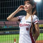 Yi-Ruei Chen Instagram - 這是一杯波哥、一碗小茂屋鍋燒意麵加辣🌶️ 這裡是我還是一顆小豆苗時，慢慢成長的地方🌱 在我一點都不起眼時，你們把我當成寶藏， 細心呵護、支持，陪伴我成長茁壯！ 謝謝 @endooooooooo 當時願意種下這顆種子 讓我有機會發光發熱， 一直感激在心❤️ 坐在場邊的時候，望著對面橘色團結的應援海， 聽見那既熟悉又遙遠的音樂聲， 回想著跟大家一起擁有的點點滴滴， 依舊熱切感動。 當初沒有機會跟大家好好道別， 沒想過會有這麼一天， 能再站上台南棒球場的看台應援✨ 看見好久不見的老屁股、難得相見的獅迷們 穿著獅隊球衣舉我的毛巾為我應援！😭🥹 太太太溫暖～～～就跟台南的太陽一樣🌞 謝謝來看我們、幫我們加油的大家🫶 2024.4.16、17是樂天桃猿第一次在台南的主場球賽， 這是第一次，也可能是最後一次， 這兩天的回憶真的很珍貴， 會放在我心裡一輩子✨ 因為有了10號隊友遠道而來一起加油、 傑哥跟應援團奮力的打鼓，抗著我們的氣勢 雖然沒有贏，但是路很長，還沒有輸， 我們一定要更團結💪再接再厲 繼續突破，再戰起來！ 主場見🐒⚾️❤️‍🔥