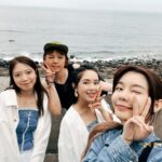 Yi-Ruei Chen Instagram - 這是前幾天放假 帶香港的女朋友一起去北海岸約會的我們❤️ 很久沒有約會與踏青的我跟東 想破頭不知道該去哪裡 因為我們真的很久沒有出去玩了 結果這些地方也都是我們第一次去哈哈 這些地方大概應該都是…. 小時候男朋友會帶我來約會的地方吧？！ 從來沒有跟女生朋友走景點跟打卡餐廳 我們還不小心一起dress code 真的太浪漫太可愛了💕 女生的約會好療癒～～～～我又滿血回歸啦 聊不完，愛妳們😘 只是平常沒工作的我 看起來真的都是懨懨一息憔悴沒電狀態耶🪫🤣 突然想到一句話： 無論是什麼關係， 提供不了情緒價值、 給予不了正面陪伴、 無法成為你的經濟支持、 三點不佔一樣， 只有捨棄，自己才能快樂！ 無論何種關係， 正確的愛應該是讓人變得溫柔勇敢， 而不是讓人時常感到委屈或妥協， 那個優先考慮你的想法跟心情的人， 才懂如何給予溫暖，對吧？ 希望所有還在修補傷心的人， 能夠想透， 讓自己過的幸福開心是自己可以選擇的權利， 任何人的愛與不愛，其實都不需要理由， 就像每個人的生命長短，也沒有邏輯， 這是宇宙安排好，讓你去體驗與感受的過程， 送給你的生命故事。 趕快讓自己快樂生活，享受當下， 不要浪費你從那麼遠的地方來地球當人類🫶