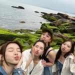 Yi-Ruei Chen Instagram - 這是前幾天放假 帶香港的女朋友一起去北海岸約會的我們❤️ 很久沒有約會與踏青的我跟東 想破頭不知道該去哪裡 因為我們真的很久沒有出去玩了 結果這些地方也都是我們第一次去哈哈 這些地方大概應該都是…. 小時候男朋友會帶我來約會的地方吧？！ 從來沒有跟女生朋友走景點跟打卡餐廳 我們還不小心一起dress code 真的太浪漫太可愛了💕 女生的約會好療癒～～～～我又滿血回歸啦 聊不完，愛妳們😘 只是平常沒工作的我 看起來真的都是懨懨一息憔悴沒電狀態耶🪫🤣 突然想到一句話： 無論是什麼關係， 提供不了情緒價值、 給予不了正面陪伴、 無法成為你的經濟支持、 三點不佔一樣， 只有捨棄，自己才能快樂！ 無論何種關係， 正確的愛應該是讓人變得溫柔勇敢， 而不是讓人時常感到委屈或妥協， 那個優先考慮你的想法跟心情的人， 才懂如何給予溫暖，對吧？ 希望所有還在修補傷心的人， 能夠想透， 讓自己過的幸福開心是自己可以選擇的權利， 任何人的愛與不愛，其實都不需要理由， 就像每個人的生命長短，也沒有邏輯， 這是宇宙安排好，讓你去體驗與感受的過程， 送給你的生命故事。 趕快讓自己快樂生活，享受當下， 不要浪費你從那麼遠的地方來地球當人類🫶