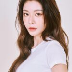 Yi-Ruei Chen Instagram - 從事喜愛的工作事業，有安身立命的能力， 善良、柔韌、繼續充滿天真與理想， 從過往每一個令人疼痛的碎片中， 汲取能量與韌性，找到那個眼睛明亮清澈的自己。 雞湯都是講來餵養自己的， 需要鼓勵自己、提醒自己， 持續當個熱血笨蛋～ 今年的形象照。 除了不再擁有一副青澀易受驚嚇的模樣外， 多了一點游刃有餘，還有一點歲月的底氣😛 一直以來喜歡當個工作蜜蜂🐝工作使我有安全感 生活不小心累到空白（嚇 現在依然愛工作，更追求生活中的精神共振 做可以給予自己情緒價值的選擇☀️